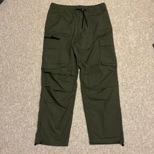 H&M Relaxed fit green cargo pants